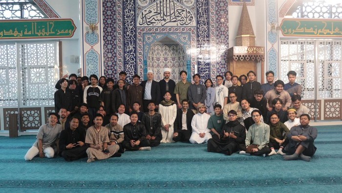 Foto bersama anggota PPI kutahya, Turki setelah salat Idul Adha 2025.