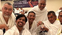 Drummer GIGI itu berbagi cerita soal perjalanan hajinya tahun ini. Dia mendapat banyak teman baru dan membuka silaturahmi baru. Foto: dok. Instagram Gusti Hendy