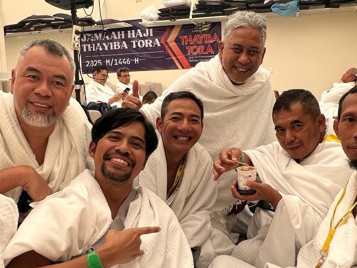 Gusti Hendy jalani ibadah haji bareng istri.
