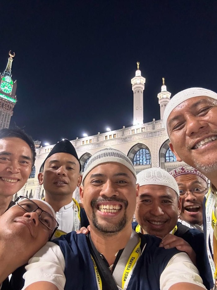 Hendy GIGI Gusti Hendy jalani ibadah haji bareng istri.