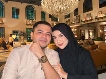 Irish Bella Naik Haji Bareng Suami dan Sering Makan Malam Romantis