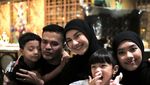 Irish Bella Naik Haji Bareng Suami dan Sering Makan Malam Romantis