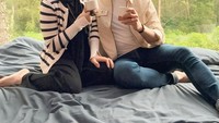 Momen kebersamaan mereka sering diunggah ke Instagram. Salah satunya ketika menikmati penginapan dengan pemandangan alam yang cantik. Foto: Instagram @_irishbella
