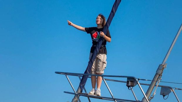 Activist Greta Thunberg stands aboard the aid ship Madleen, which left the Italian port of Catania on June 1 to travel to Gaza to deliver humanitarian aid, in this picture released on June 2, 2025 on social media. Freedom Flotilla Coalition/via REUTERS  THIS IMAGE HAS BEEN SUPPLIED BY A THIRD PARTY. MANDATORY CREDIT.