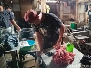Usai Idul Adha, Jasa Penggilingan Daging Ramai Diserbu Pengunjung