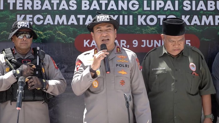 Kapolda Riau Irjen Herry Heryawan menegaskan pihaknya tak akan pandang bulu dalam menindak pelaku perusakan hutan.
