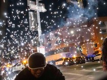 Los Angeles Rusuh, Demonstran Protes Kebijakan Migrasi Bentrok dengan Aparat