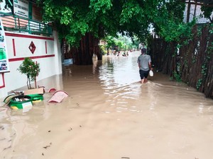 Desa Kademangan Jombang Dilanda Banjir 1,5 Meter, Warga Pilih Bertahan
