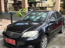 Pria Tak Dikenal Rusak 3 Mobil dan Pintu Kantor di Balai Kota Solo