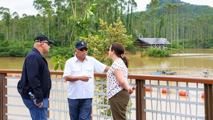 Kepala Otorita Ibu Kota Nusantara (IKN) Basuki Hadimuljono menerima kunjungan Direktur Global World Bank’s Global for Water Global Practice Saroj Kumar Jha di kawasan IKN, pada Minggu (08/06/2025). Kunjungan ini bertujuan untuk melihat secara langsung perkembangan pembangunan Nusantara, termasuk infrastruktur dan fasilitas pendukungnya.