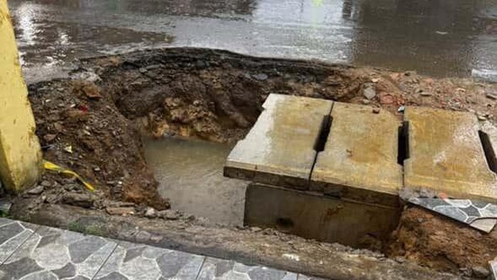 Penampakan lubang drainase yang tidak ditutup di Jalan Garu II, Kota Medan (Istimewa)