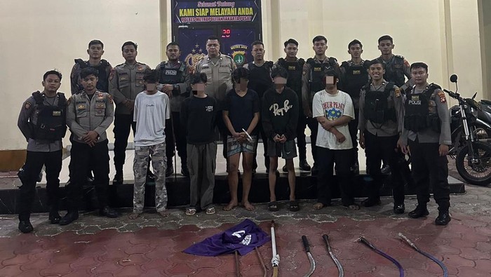 Penangkapan lima pemuda tawuran di Menteng, Jakpus.
