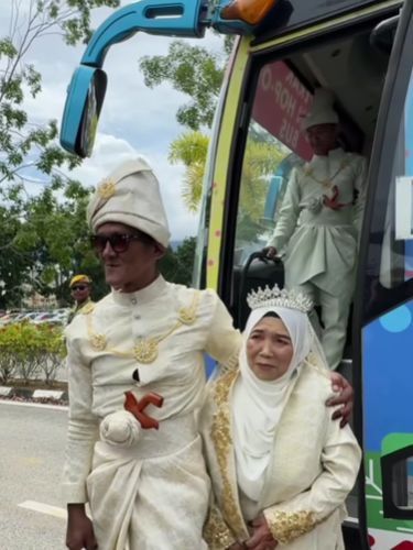 Pernikahan Rapeah Sani dan Mohd Shaiful Nizam Yeop Mat Isa.