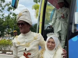 Cinta Tak Dibatasi Usia, Nenek 70 Tahun Menikahi Pria Usia 47 di Pernikahan Massal