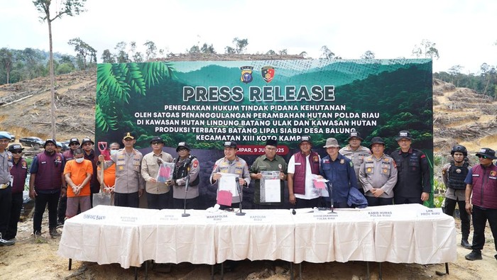 Polda Riau membongkar kasus perambahan hutan di HPT Hutan Lindung Si Abu, Kabupaten Kampar.