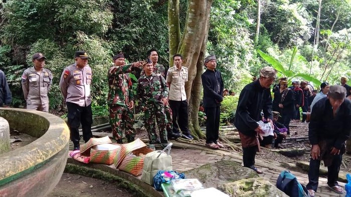 Polres Probolinggo saat mengamankan ritual Mendak Tirta jelang Yadnya Kasada.
