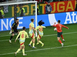 Bintang klub Al Nassr itu mencetak gol untuk Portugal di babak kedua, sekaligus memaksa duel imbang 2-2 setelah timnya tertinggal di paruh pertama. (Foto: REUTERS/Annegret Hilse)
