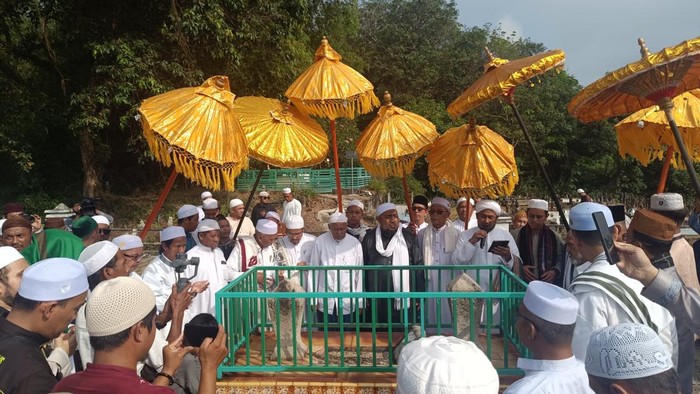 Prosesi tradisi Ziarah Kute Seribu di Mentok, Bangka Barat.
