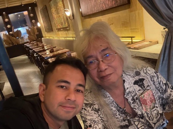 Raffi Ahmad Raffi Ahmad dan Nagita Slavina makan bareng Gideon Tengker.