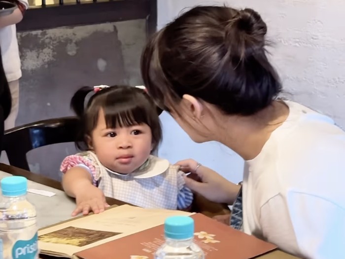 Raffi Ahmad Raffi Ahmad dan Nagita Slavina makan bareng Gideon Tengker.