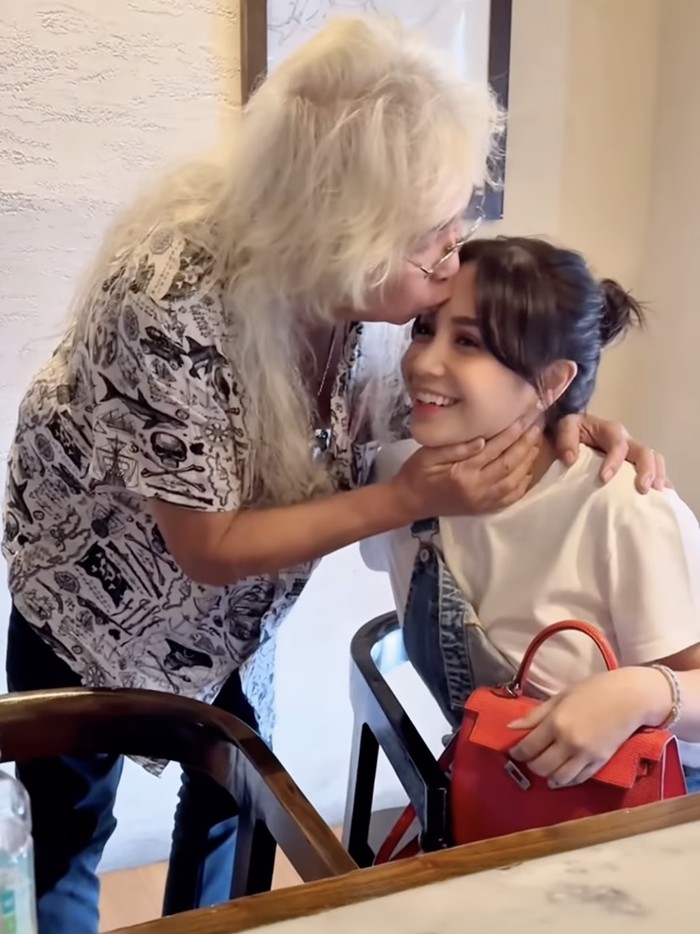 Raffi Ahmad Raffi Ahmad dan Nagita Slavina makan bareng Gideon Tengker.