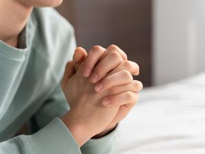 Susunan Doa Rosario Senin 1 Desember 2025: Mengawali Bulan dengan Pengharapan