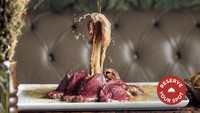 Kalau ini menu Nusr-Et Special yang disajikan dengan creamy butter. Rasa gurihnya nendang, membalut potongan daging steak yang juicy. Foto: Nusr-et.com