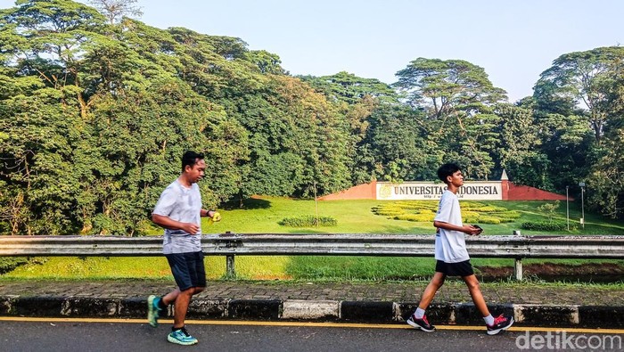 Kampus UI rupanya jadi spot favorit lari yang terletak di pinggir Jakarta. Banyaknya pohon rimbun menjadi alasannya.