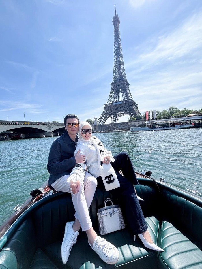Syahrini di Paris