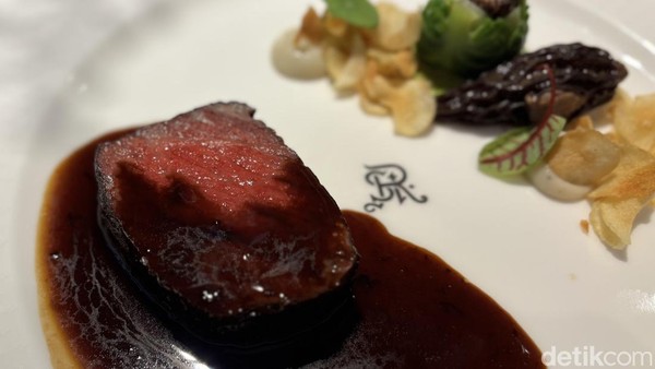 Mewah! Symphony of the Senses Sajikan Foie Grass dan Steak MB8+
