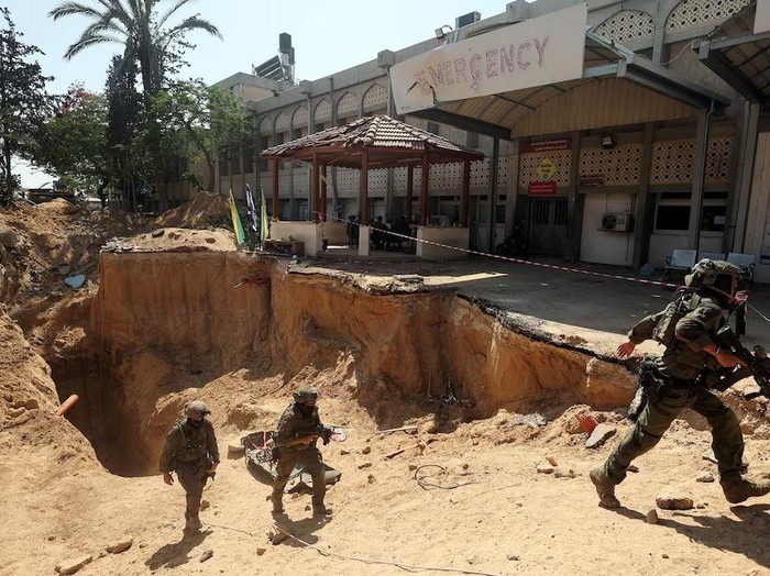 Israeli soldiers walk out from a tunnel underneath the European Hospital in Khan Younis at the Gaza Strip, amid the ongoing ground operation of the Israeli army against Palestinian Islamist group Hamas, June 8, 2025. REUTERS/Ronen Zvulun Purchase Licensing Rights