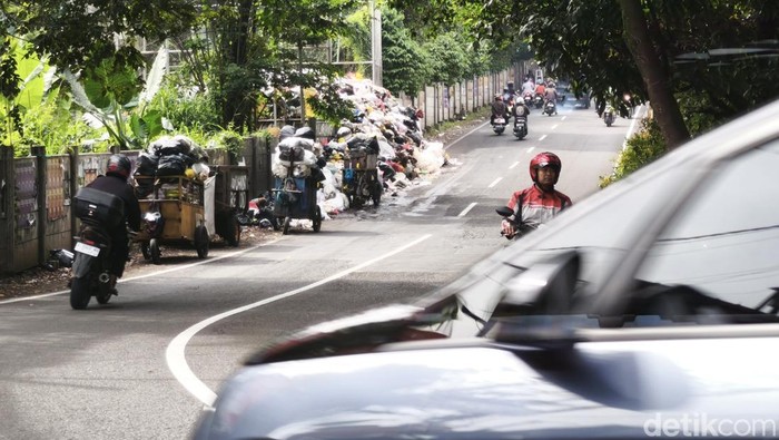 Tumpukan sampah di Bandung.
