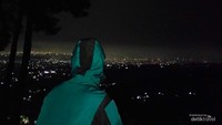 Suasana Malam Hari di Bukit Si Kabayan, Bogor.