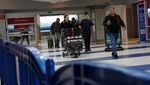 Suasana Bandara JFK Jelang Berlakunya Larang Warga dari 12 Negara Masuk AS