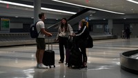 Menurut Gedung Putih, aturan larangan memasuki Amerika Serikat untuk warga dari beberapa negara untuk melindungi warga Amerika dari aktor asing yang berbahaya. Foto: REUTERS/Bing Guan