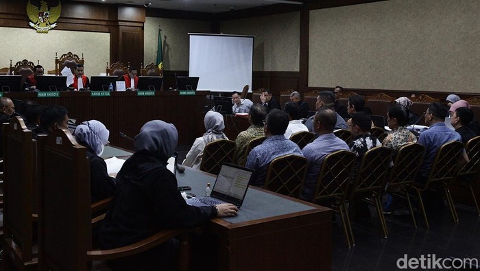 11 Saksi Dihadirkan untuk Sidang Lanjutan Tom Lembong Terdakwa kasus dugaan korupsi impor gula Thomas Trikasih Lembong atau Tom Lembong menjalani sidang lanjutan di Pengadilan Tipikor, Jakarta, Selasa (10/6/2025).