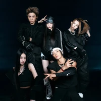 Idol kelahiran 23 Januari 2002 itu akan segera debut bersama Bailey Sok, Youngseo, Jo Woochan, dan Tarzzan dalam co-ed group beranggotakan lima personel. Foto: dok. Instagram @allday_project
