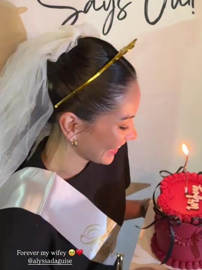 Alyssa Daguisse dapat kejutan bridal shower.