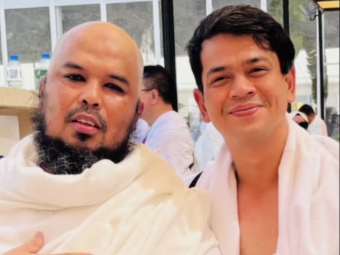 Artis haji Selebritas bertemu di Tanah Suci sambil berhaji.