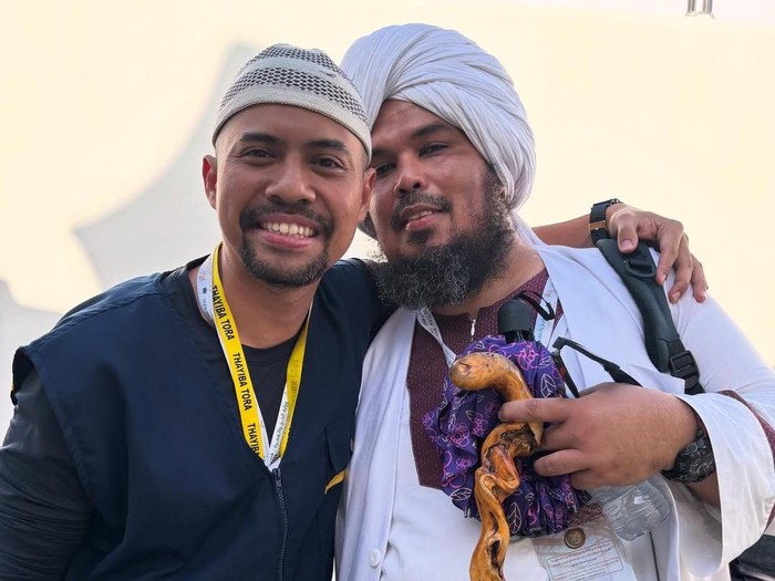 Artis haji Selebritas bertemu di Tanah Suci sambil berhaji.