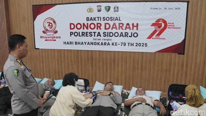 Bakti sosial donor darah yang digelar Polresta Sidoarjo menyambut Hari Bhayangkara ke-79.