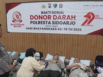 Ratusan Orang Donorkan Darah Sambut Hari Bhayangkara ke-79 di Sidoarjo