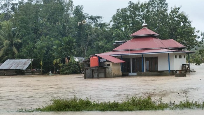 Banjir di Mentawai, Sumbar. (Istimewa)