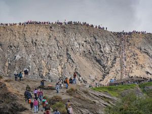 Bromo Tutup 4 Hari Saat Yadnya Kasada
