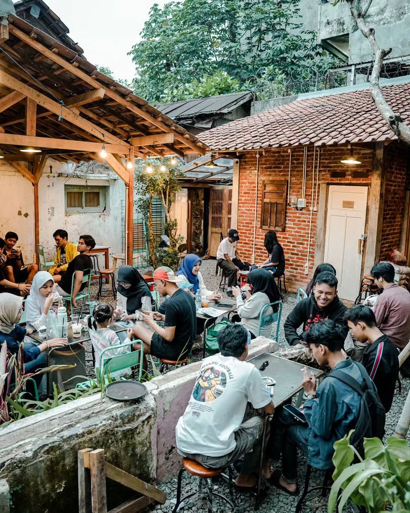 Coffee shop seru di Suryakencana Bogor