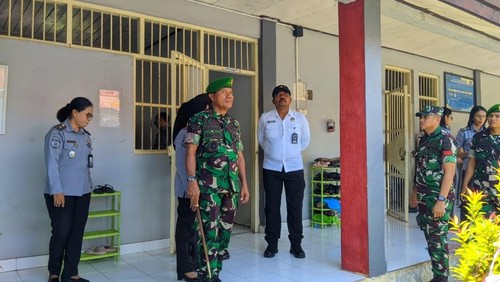 Danrem 161/Wira Sakti Kupang Brigjen TNI Joao Xavier Barreto Nunes meninjau Lapas dan Rutan di Kupang, Selasa (10/6/2025).