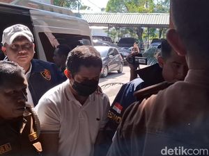 Eks Kapolres Ngada Tersangka Pencabulan Dikawal Ketat di Kejari Kupang
