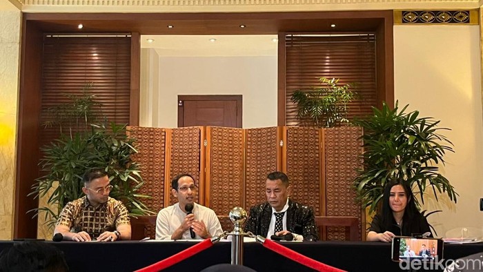 Eks Mendikbudristek Nadiem Makarim bicara soal dugaan korupsi pengadaan laptop Chromebook. (Taufiq S/detikcom)