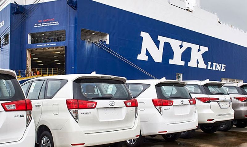 Ekspor mobil Toyota buatan Indonesia.