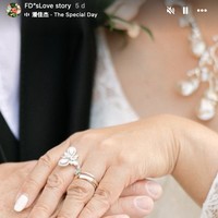 Dalam keterangan unggahannya Fifi mengungkapkan jika suaminya yang ia panggil dengan sebutan DG itu merupakan teman masa lalunya. Keduanya sudah saling mengenal sejak 35 tahun lalu, saat Fifi masih menjadi mahasiswi di UI. Foto: Instagram/@fifiletytjahajapurnama